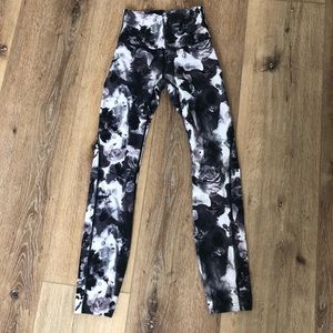 *Like New* Lululemon High Times Peek